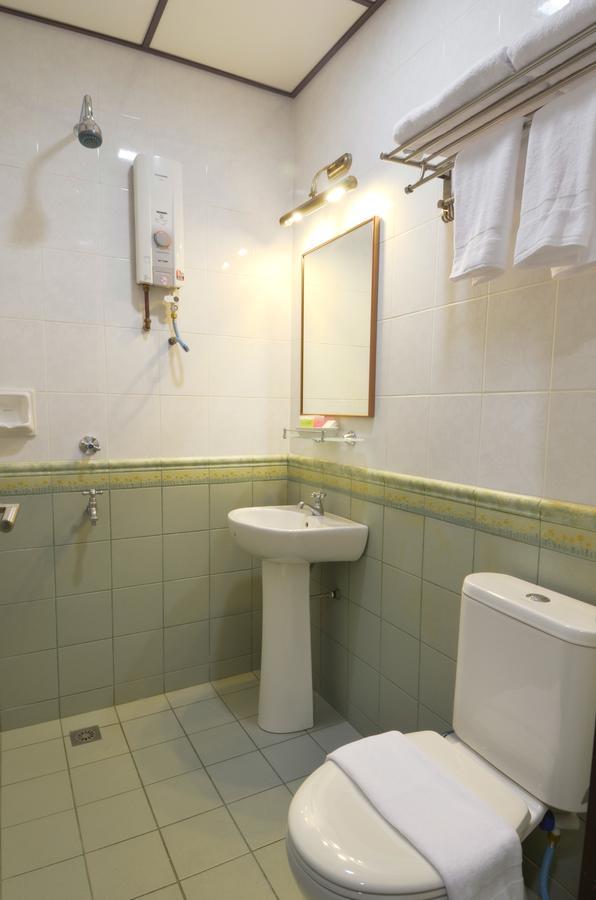 Hotel Kooler Inn Кота Кинабалу Екстериор снимка